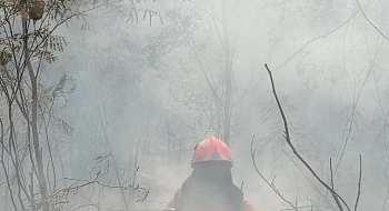 Bombeiros combatem incêndio na Chapada dos Veadeiros